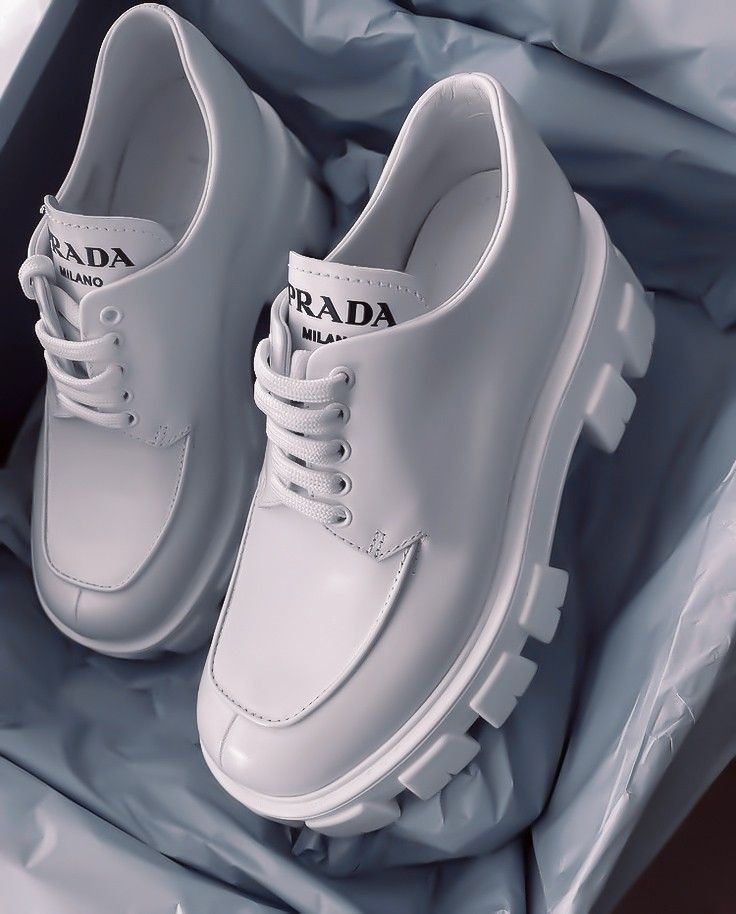des mocassins à lacets Monolith de Prada